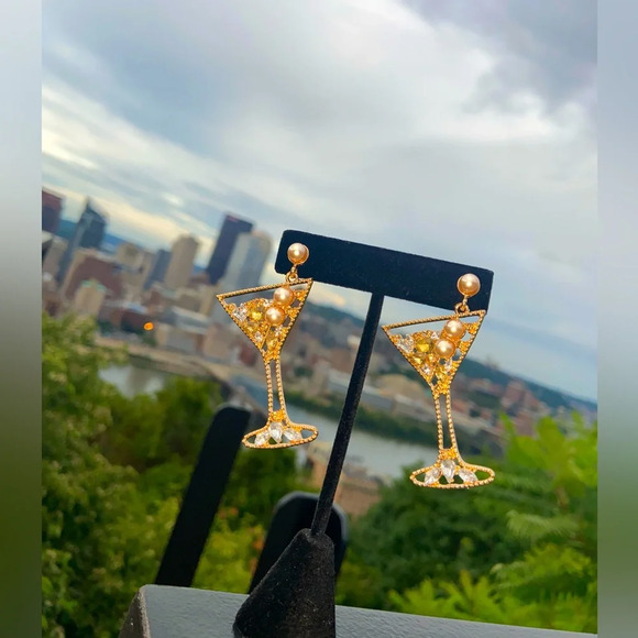 Pearly Cosmopolitan Earrings - Picture 4 of 6